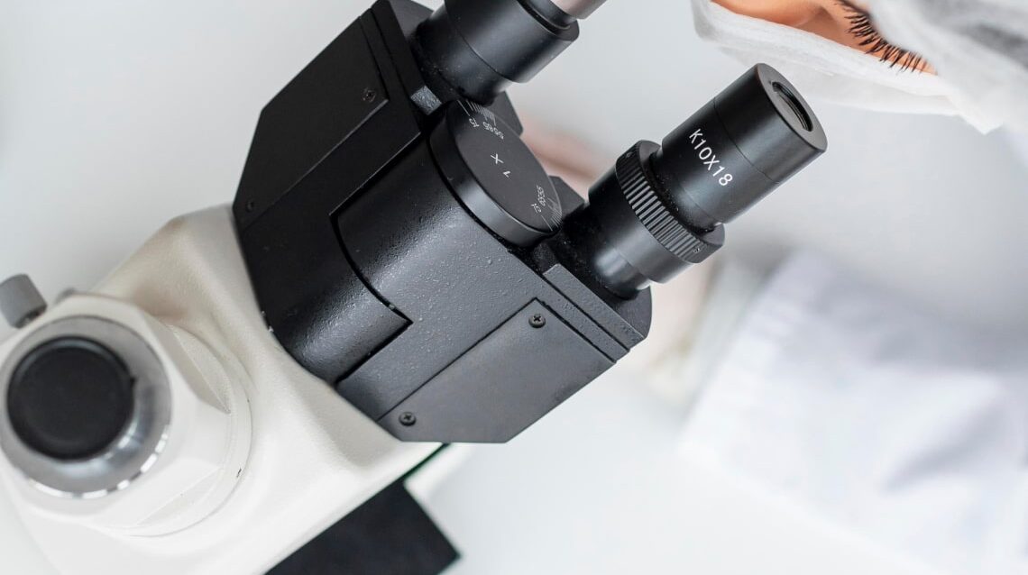 close-up-scientist-ens-1-min